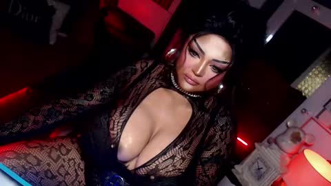 milkshakelavinia online show from February 16, 10:32 am