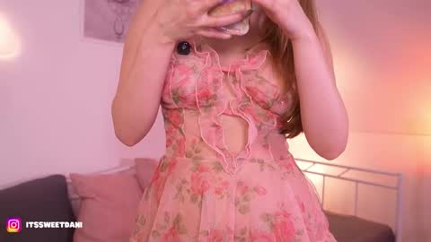 milky_0 online show from November 22, 12:09 am