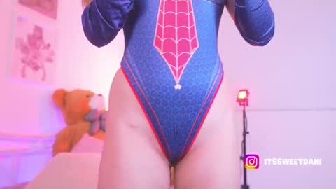 milky_0 online show from October 26, 11:04 pm