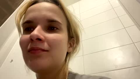 milkybaby269137 online show from December 28, 3:59 pm