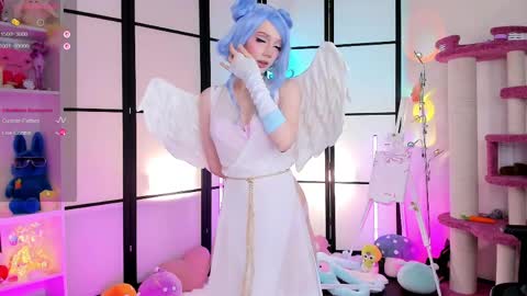 milky cute online show from March 31, 7:03 pm