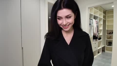 milla bella online show from December 14, 8:04 pm