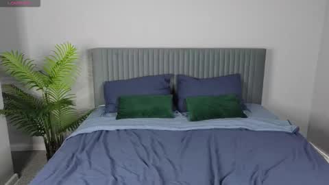 Snapshot of millaholt chatting on October 4, 9:51 am Hello Im Mila online show from October 4, 9:51 am