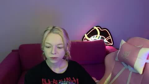 Snapshot of millaholt chatting on September 13, 1:30 am Hello Im Mila online show from September 13, 1:30 am