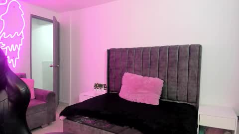 miller_silvana online show from February 20, 12:07 pm