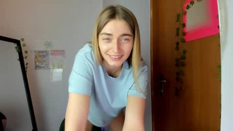 millie_lacroix online show from May 18, 2:34 pm