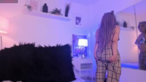 Miluu DH online show from January 7, 6:13 pm