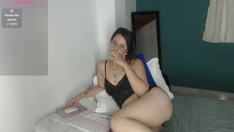 Snapshot of mily_miley chatting on October 15, 10:10 pm Mily Miley online show from October 15, 10:10 pm