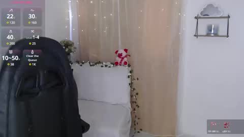 Snapshot of mily_thomson_b chatting on February 6, 9:28 pm Mily online show from February 6, 9:28 pm