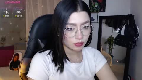 Snapshot of mily_thomson_b chatting on September 19, 12:04 am Mily online show from September 19, 12:04 am