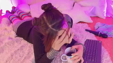 Snapshot of milyrouse___ chatting on February 27, 6:46 am Milly online show from February 27, 6:46 am
