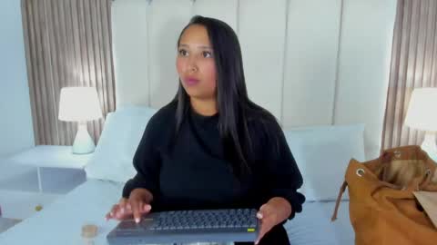 Mimi online show from May 25, 5:30 pm