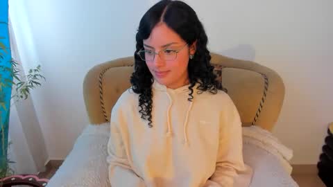 Mimii  online show from November 7, 9:06 pm