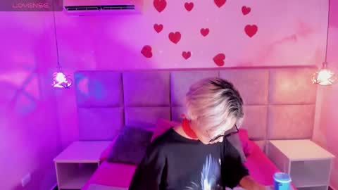 Snapshot of min_minjil chatting on February 25, 11:54 am Minji online show from February 25, 11:54 am