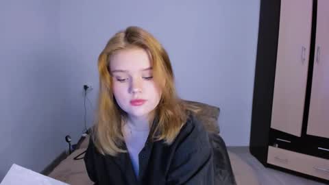 hi Im Mina  online show from November 21, 9:29 am