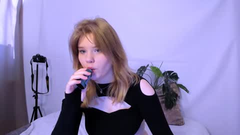 hi Im Mina  online show from March 8, 1:28 am