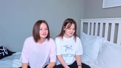 Snapshot of mini_bunny_mini chatting on September 24, 6:31 am KarinaLeila online show from September 24, 6:31 am