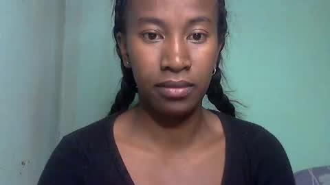 minouch211907 online show from May 25, 3:12 am