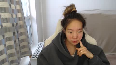 mira_g online show from February 10, 12:30 pm