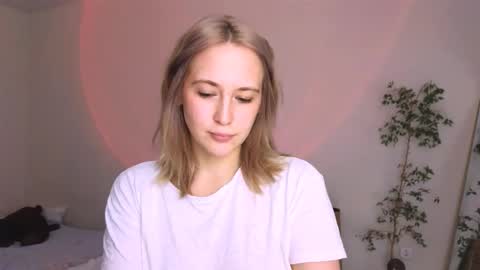 Snapshot of mira_spark chatting on October 26, 7:13 pm Mira online show from October 26, 7:13 pm