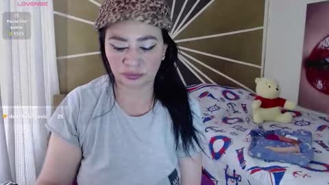 Snapshot of mira_valen chatting on October 14, 4:21 pm Vicky online show from October 14, 4:21 pm
