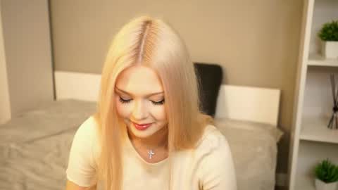 Snapshot of mirianscorgie chatting on October 18, 10:14 pm Elsa online show from October 18, 10:14 pm