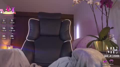 Eliza online show from March 10, 5:39 pm