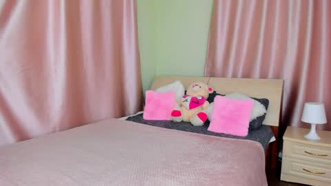 mishapallmer online show from May 4, 1:50 pm