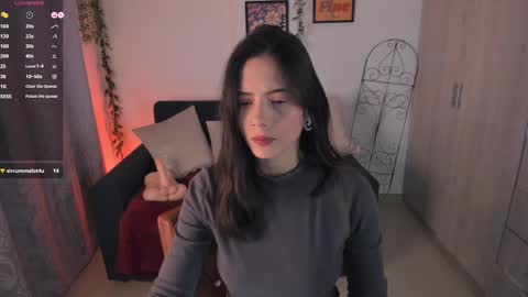 Snapshot of mishelkrave_ chatting on October 9, 1:22 am KRAVE online show from October 9, 1:22 am
