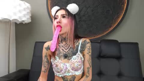 miss___angel online show from December 3, 3:02 pm