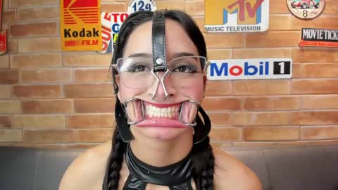 Salome online show from April 16, 8:20 pm