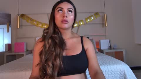 miss__ary_ online show from June 16, 11:58 am