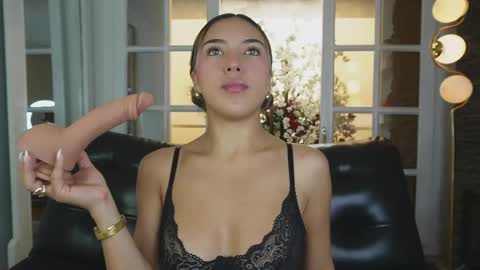 Zoe online show from February 4, 6:23 pm