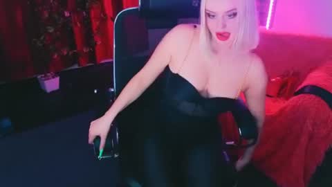 miss_alice_silver online show from June 10, 7:02 pm