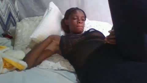 Snapshot of miss_belllo chatting on February 25, 1:00 pm miss_belllo online show from February 25, 1:00 pm