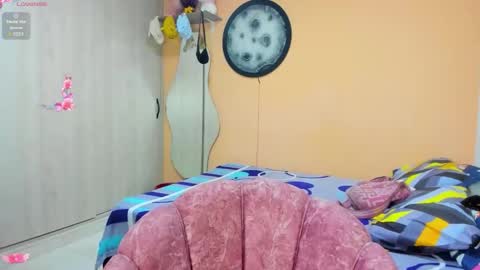 Chryss online show from April 4, 4:03 pm