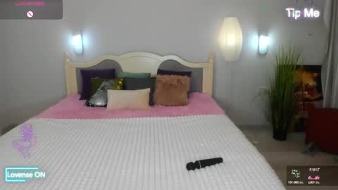 Snapshot of miss_elias chatting on February 15, 8:11 pm Elia online show from February 15, 8:11 pm