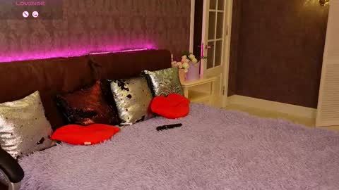 Snapshot of miss_elias chatting on October 3, 6:05 pm Elia online show from October 3, 6:05 pm
