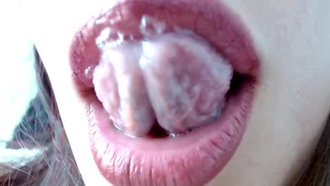 Miss Evoleth online show from March 5, 5:50 pm