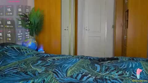 Laura online show from December 22, 11:28 am