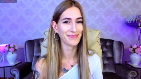 Snapshot of miss_martini chatting on October 8, 6:19 am online show from October 8, 6:19 am