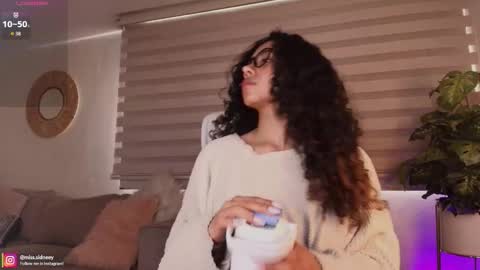 Amy Olivera online show from January 9, 2:33 pm