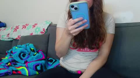 Snapshot of miss_sunshine01 chatting on October 28, 2:40 pm Bella online show from October 28, 2:40 pm