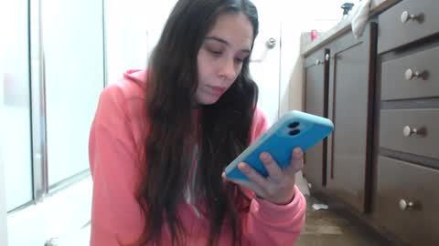 Snapshot of miss_sunshine01 chatting on December 5, 2:26 am Bella online show from December 5, 2:26 am