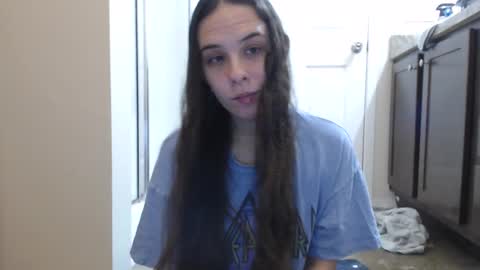 Snapshot of miss_sunshine01 chatting on December 3, 3:26 am Bella online show from December 3, 3:26 am