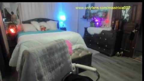 Trixie007 online show from July 16, 5:38 pm