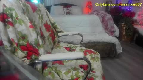 Trixie007 online show from December 18, 8:04 pm