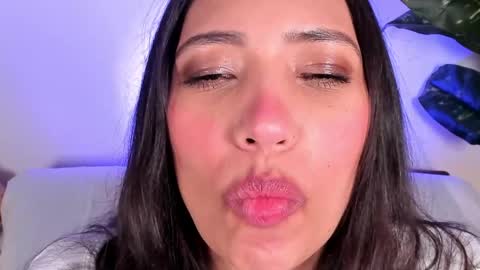 Miss Veronica online show from May 14, 1:42 pm