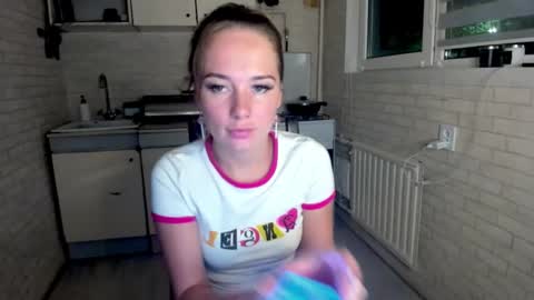 Snapshot of miss_you20 chatting on September 12, 10:01 pm miss_you20 online show from September 12, 10:01 pm