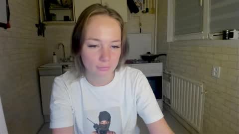 Snapshot of miss_you20 chatting on October 22, 9:05 pm miss_you20 online show from October 22, 9:05 pm